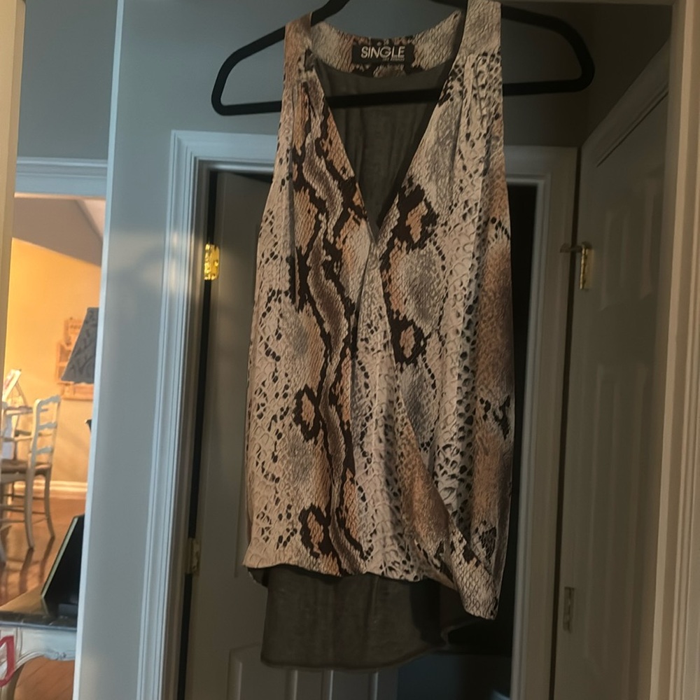 Beautiful women sleeveless shirt